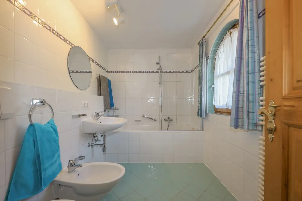 KITZIMMO-Großzügiges Haus mit 3 Wohnungen mieten - Immobilien St. Johann.