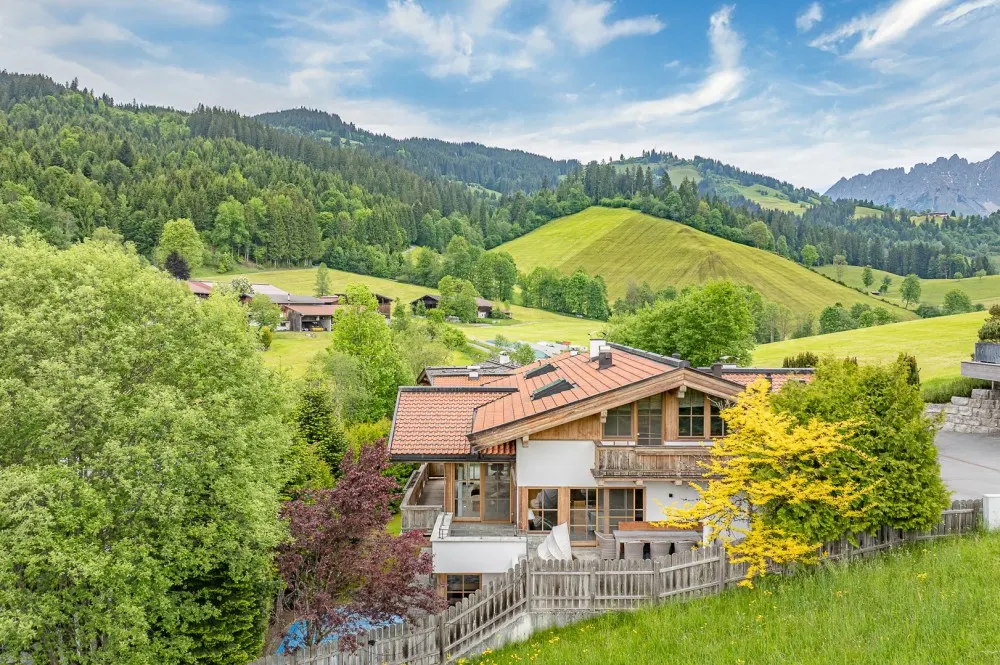 KITZIMMO-Exklusives Chalet mit Kaiserblick in Toplage kaufen - Immobilien Reith bei Kitzbühel.