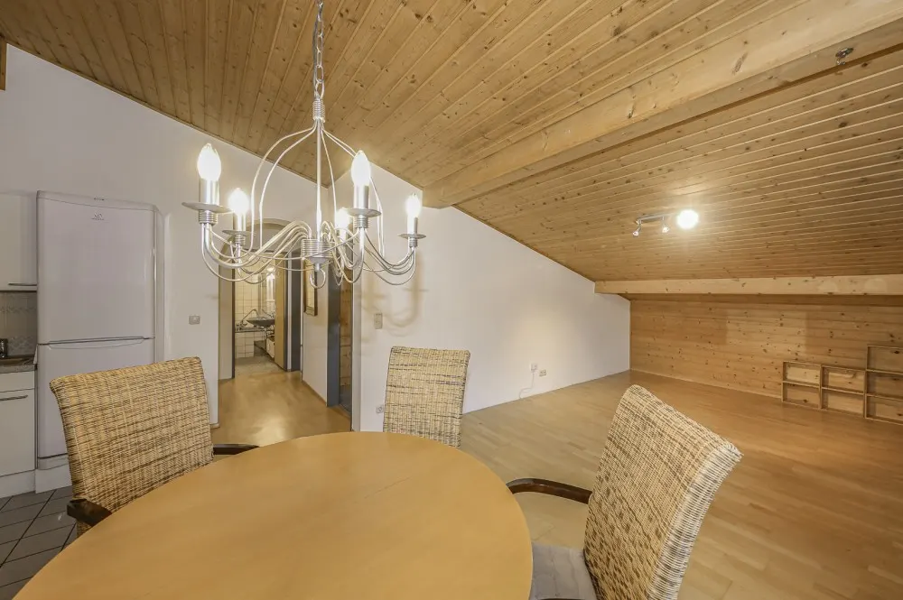 KITZIMMO-Dachgeschosswohnung mit Bergblick kaufen - Immobilien Kitzbühel.