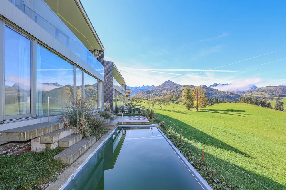 KITZIMMO-Luxusvilla mit Pool und Bergblick in Toplage kaufen - Immobilien Schwendt.