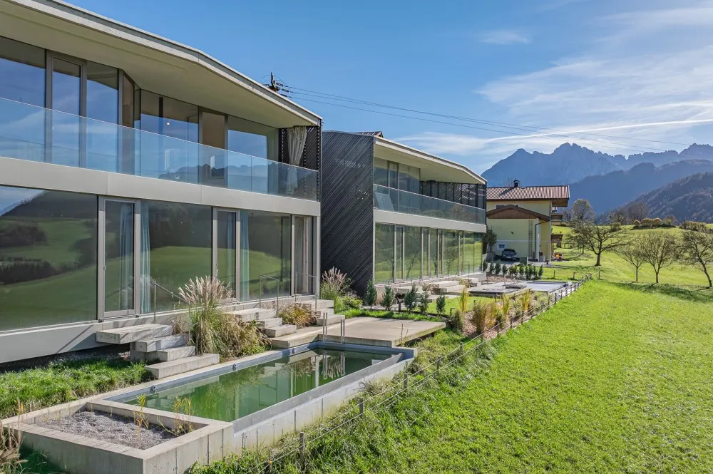 KITZIMMO-Luxusvilla mit Pool und Bergblick in Toplage kaufen - Immobilien Schwendt.