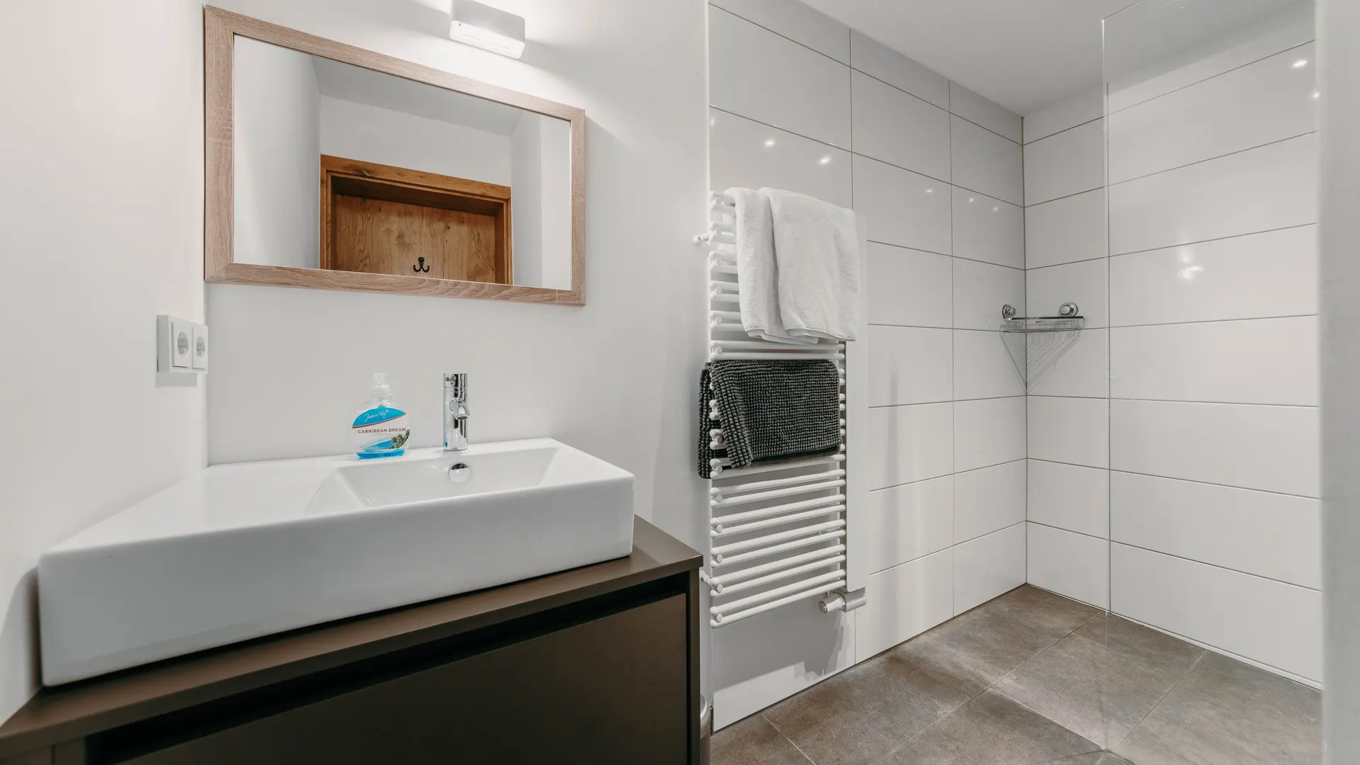 KITZIMMO-Exklusive Wohnung mit Panoramaterrasse in Skiliftnähe - Immobilien St. Johann.