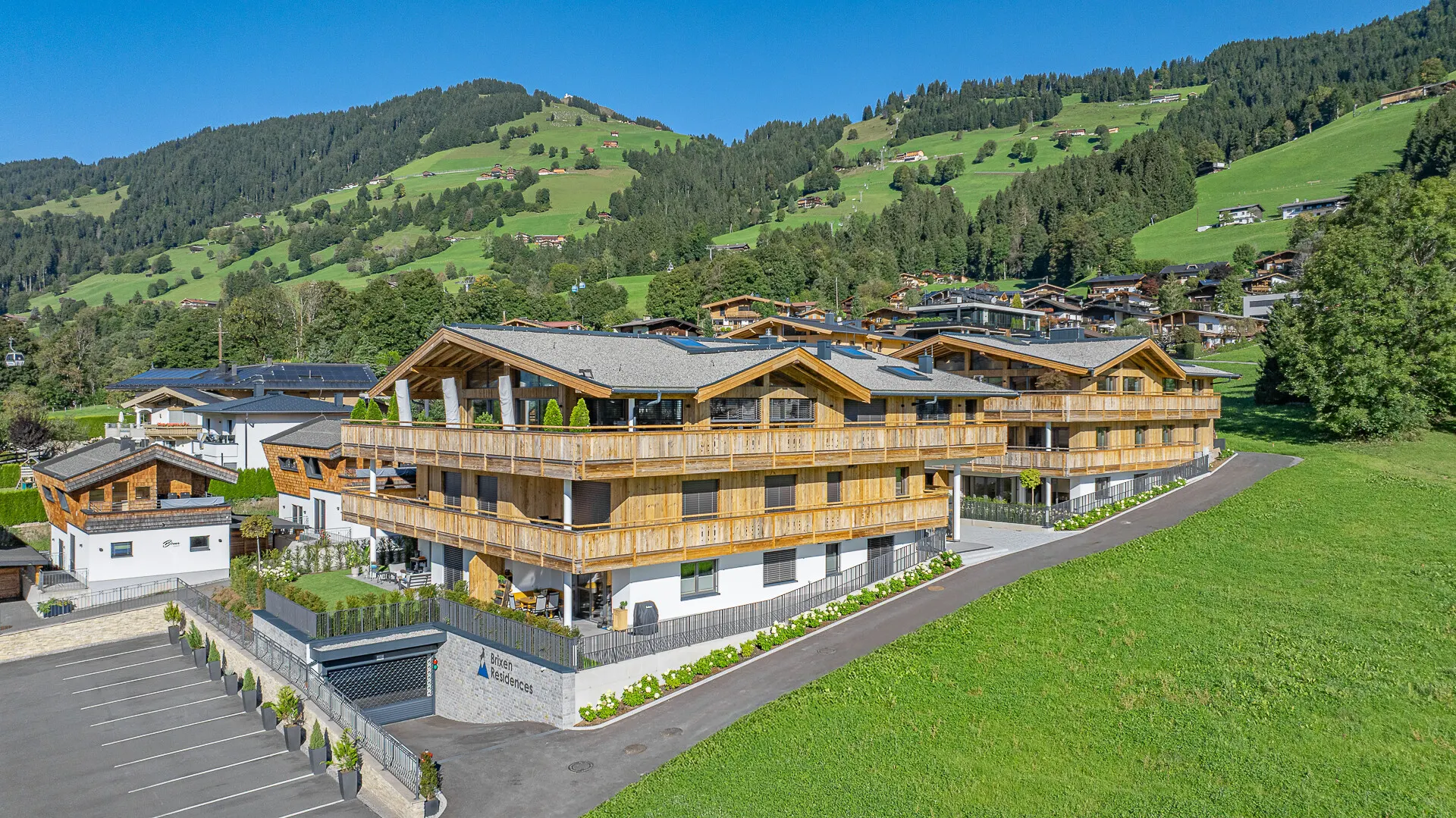 KITZIMMO-Luxuriöse Gartenwohnung mit eigenem Wellnessbereich - Immobilien Brixen.