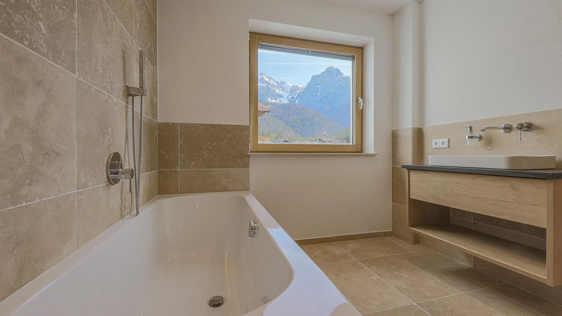 KITZIMMO-Gartenmaisonette in St. Ulrich am Pillersee.-8