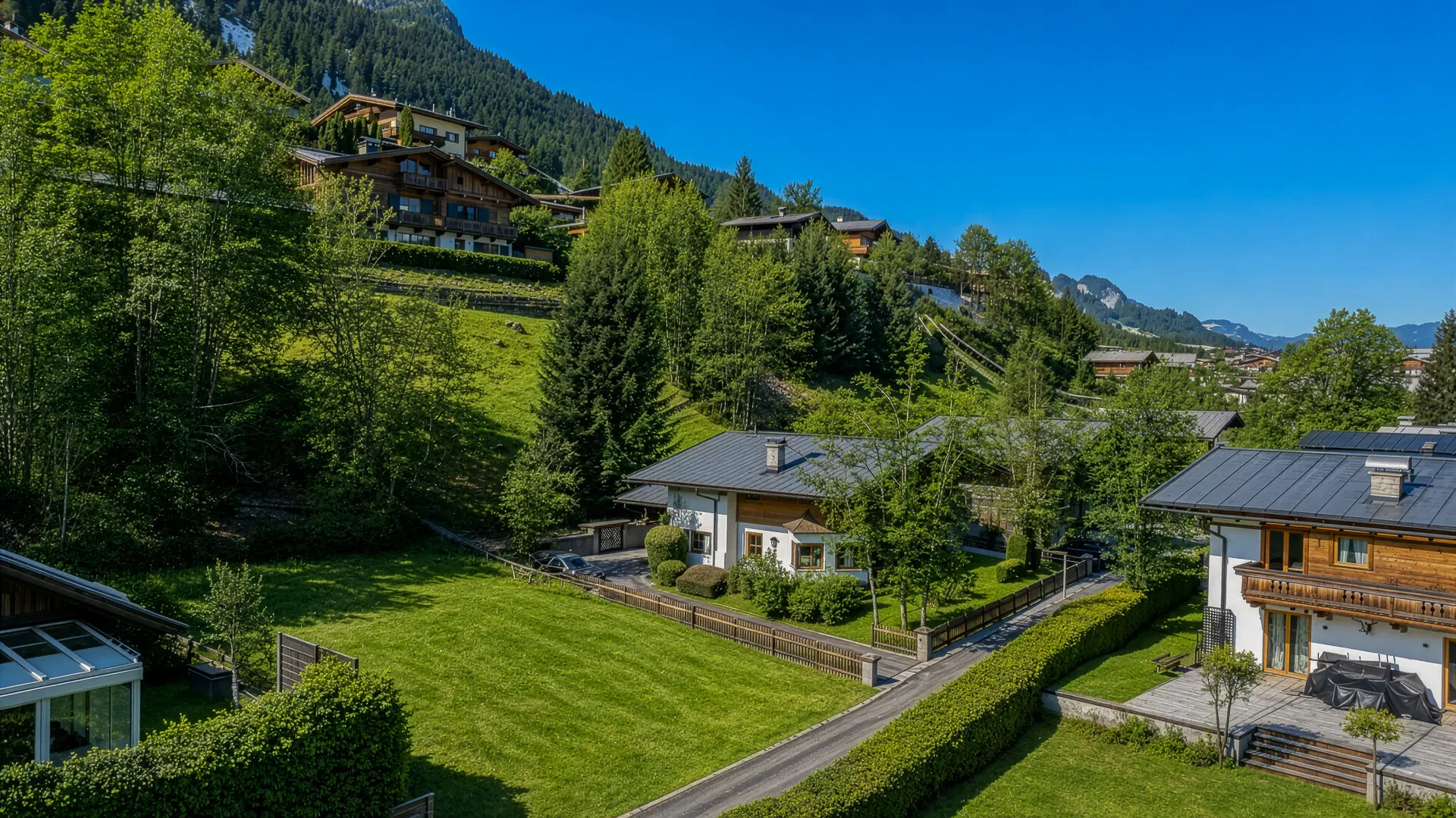 KITZIMMO-Grundstück mit Baugenehmigung für 3-Luxuswohnungen - Immobilien Kitzbühel.