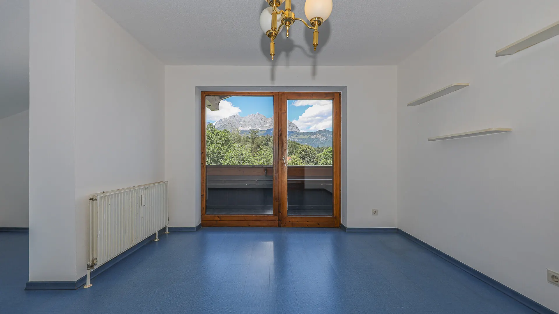KITZIMMO-Dachgeschosswohnung in Ruhelage mit Kaiserblick kaufen - Immobilien Oberndorf.