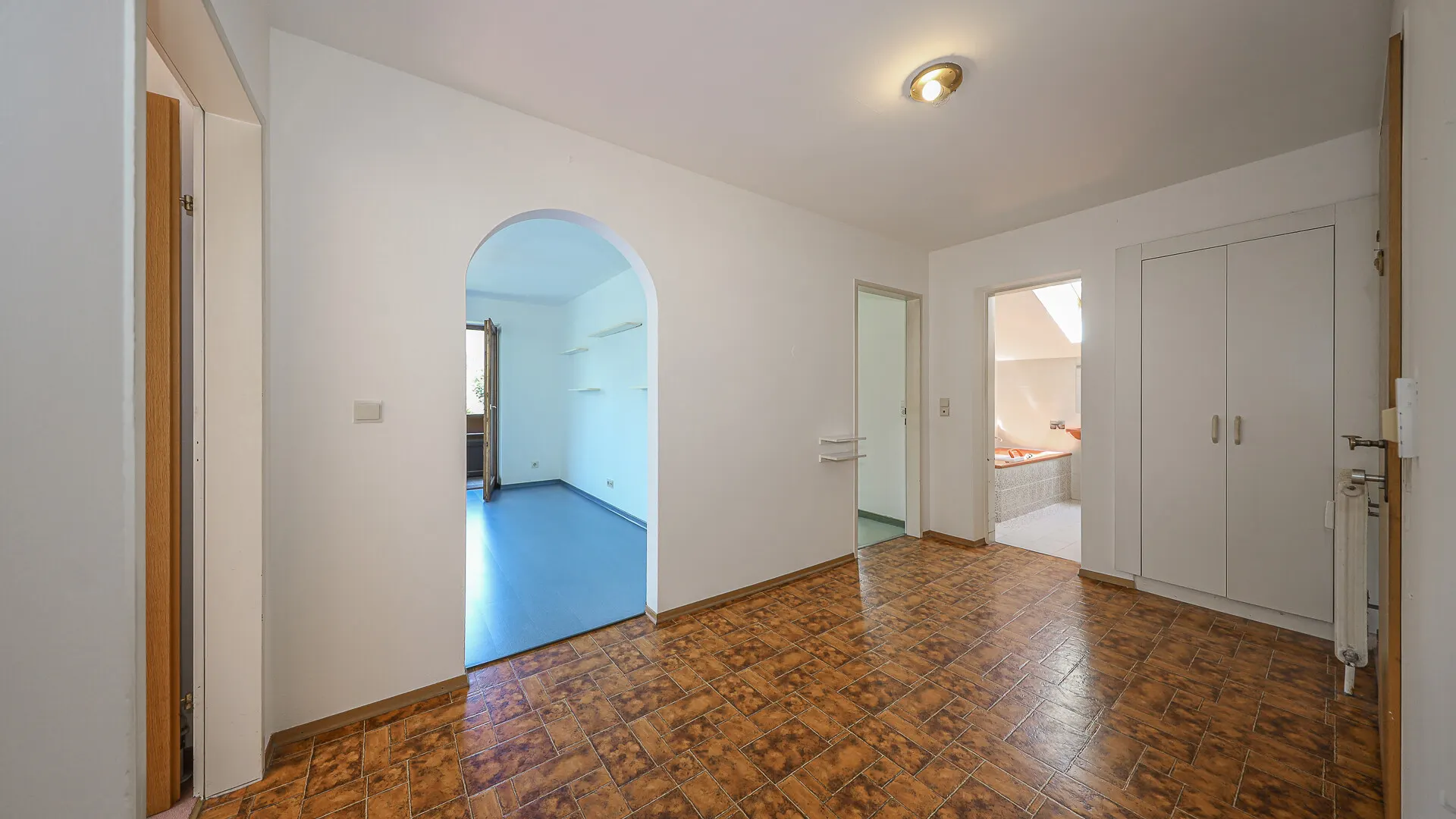 KITZIMMO-Dachgeschosswohnung in Ruhelage mit Kaiserblick kaufen - Immobilien Oberndorf.