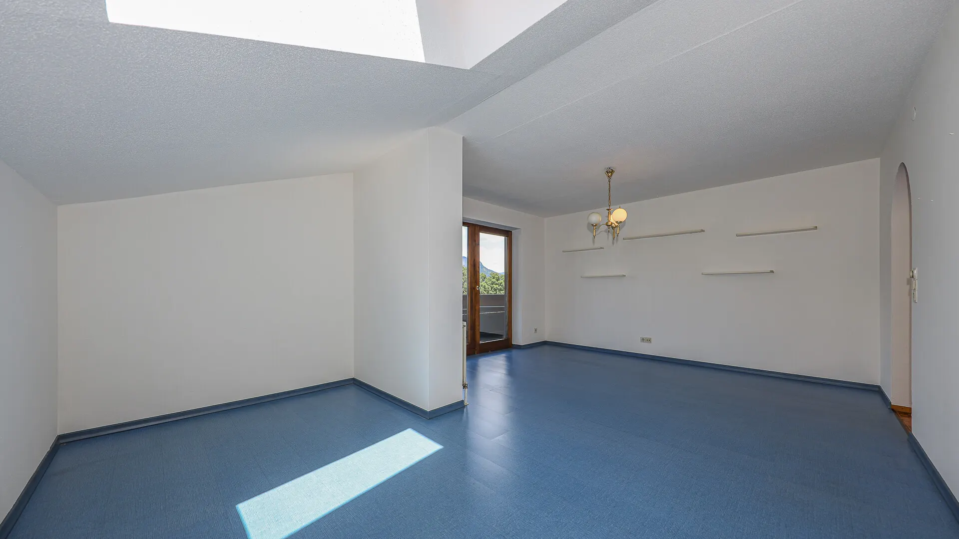 KITZIMMO-Dachgeschosswohnung in Ruhelage mit Kaiserblick kaufen - Immobilien Oberndorf.