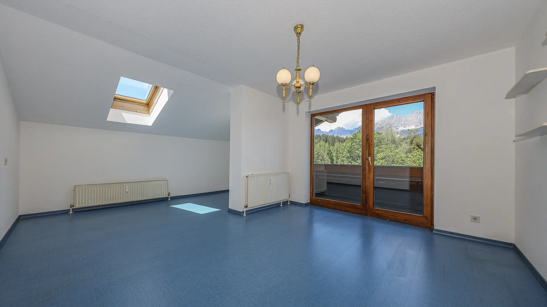 KITZIMMO-Dachgeschosswohnung in Ruhelage mit Kaiserblick kaufen - Immobilien Oberndorf.