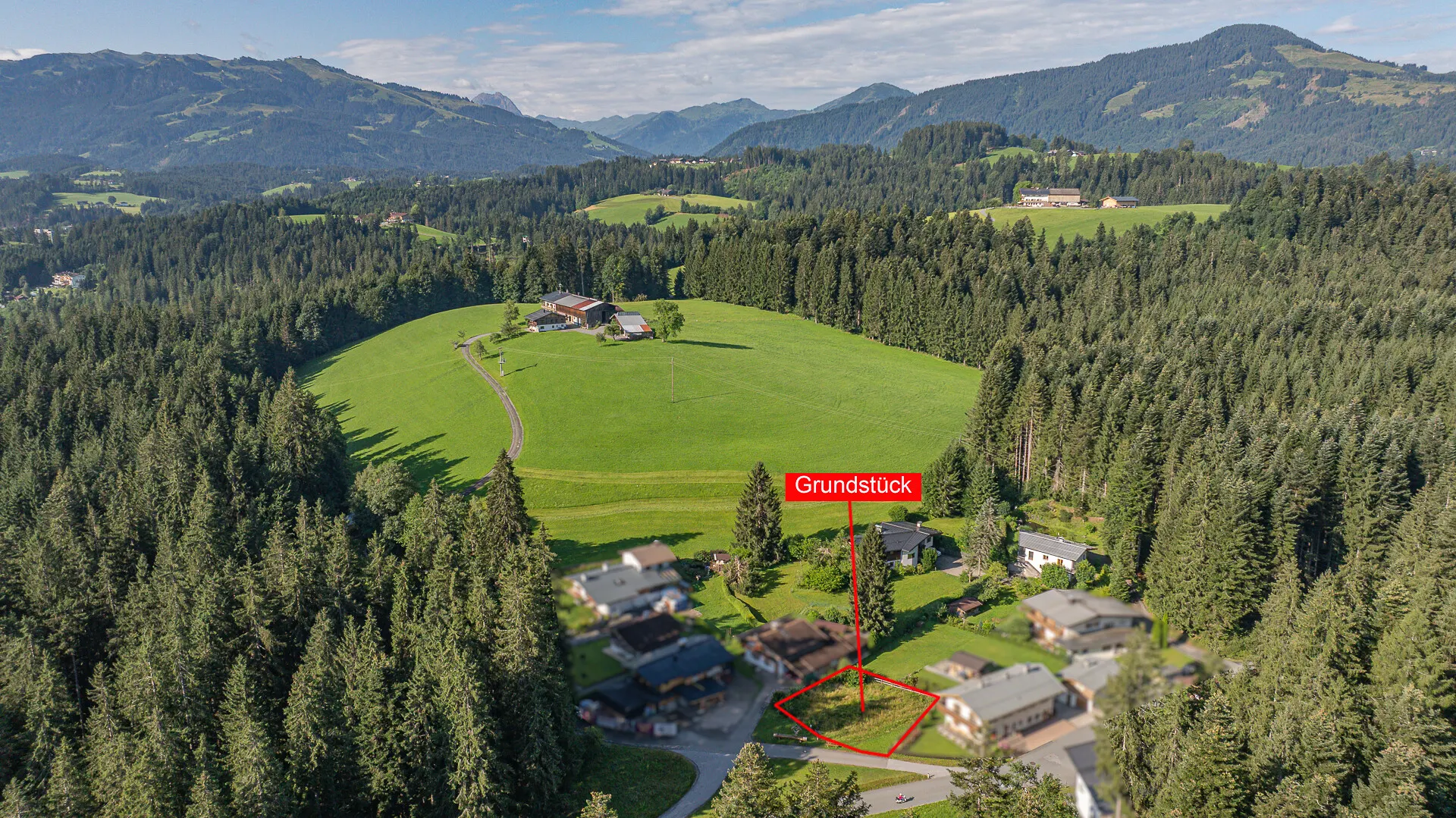 KITZIMMO-Grundstück mit Baugenehmigung für ein exklusives Chalet - Immobilien Oberndorf.